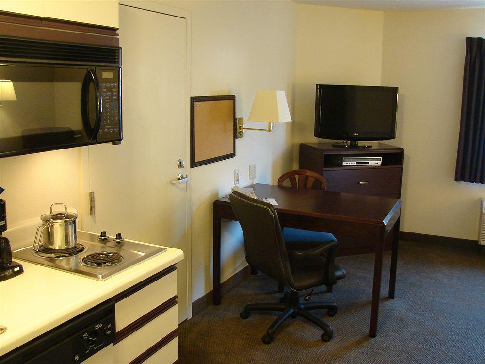 Candlewood Suites Raleigh Crabtree By Ihg Экстерьер фото