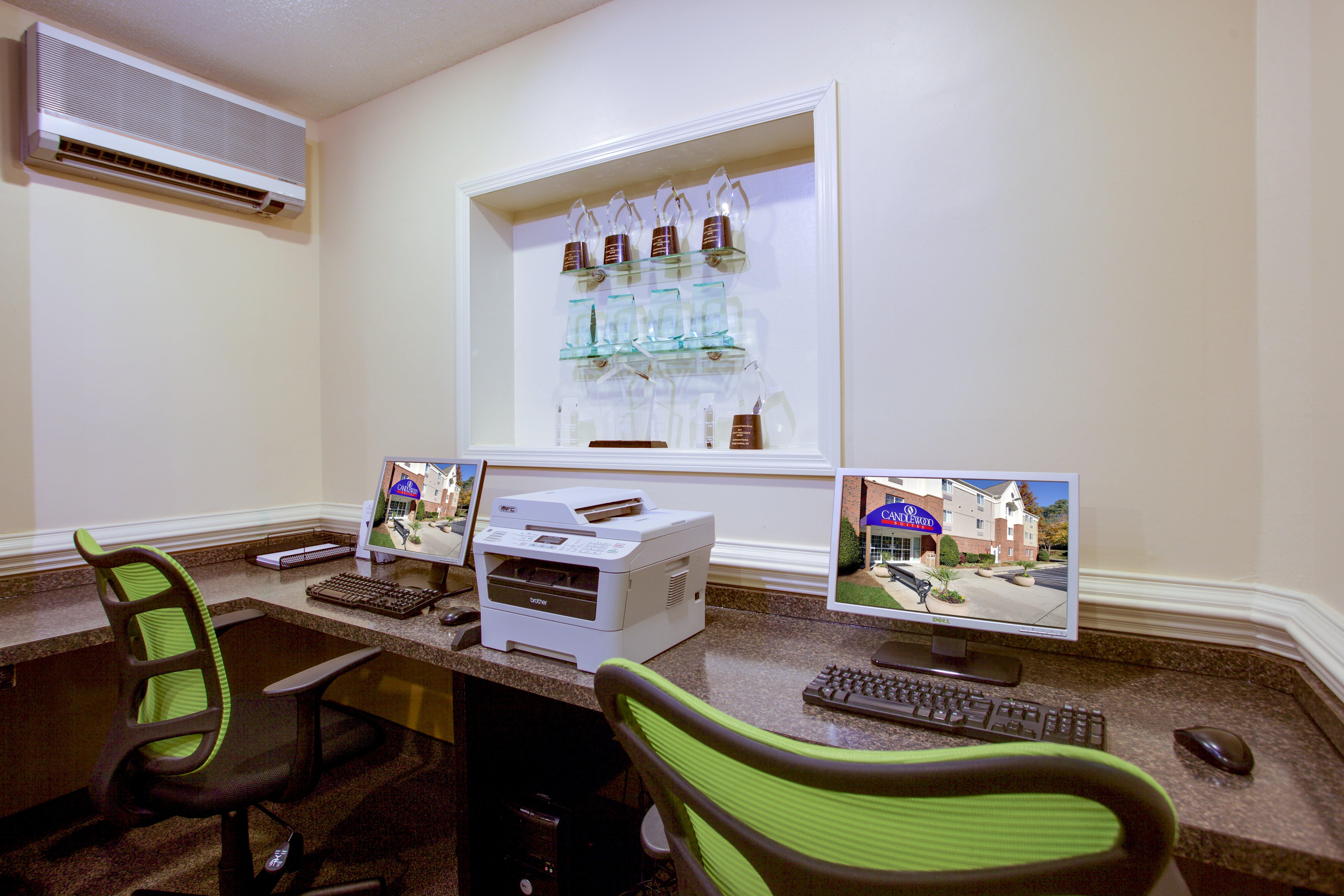 Candlewood Suites Raleigh Crabtree By Ihg Экстерьер фото