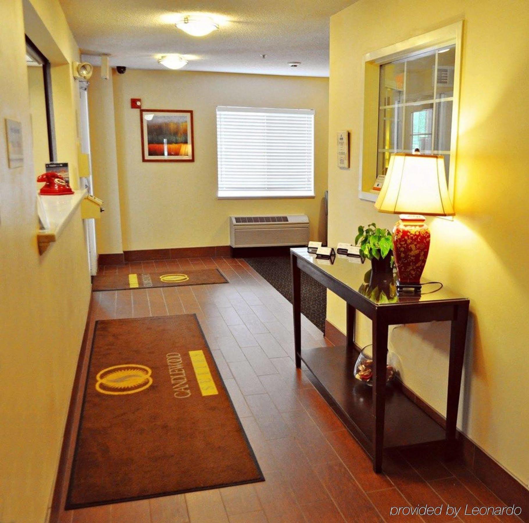 Candlewood Suites Raleigh Crabtree By Ihg Экстерьер фото