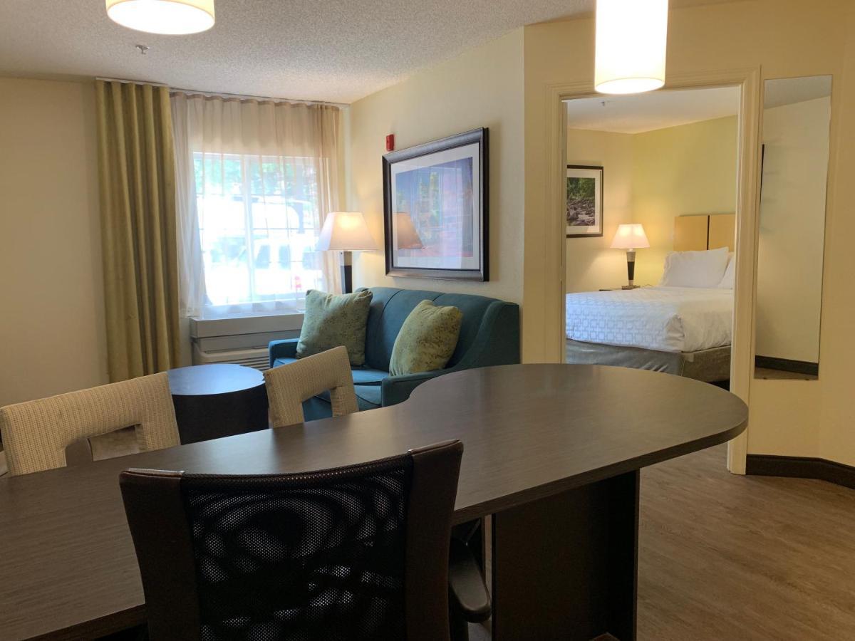 Candlewood Suites Raleigh Crabtree By Ihg Экстерьер фото